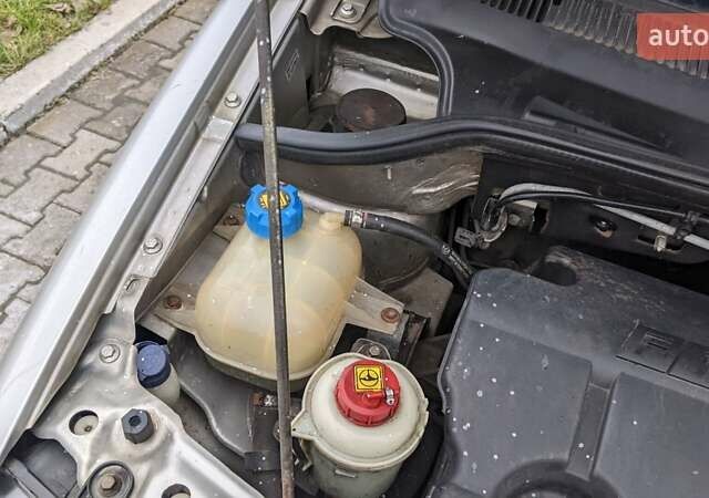 Серый Фиат Добло, объемом двигателя 1.9 л и пробегом 228 тыс. км за 3600 $, фото 9 на Automoto.ua