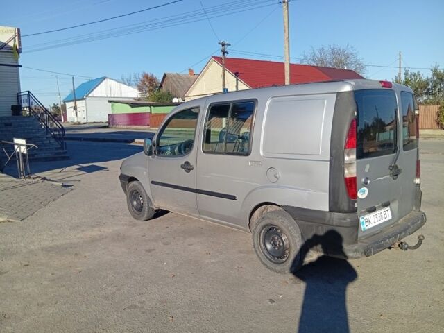 Серый Фиат Добло, объемом двигателя 1.9 л и пробегом 300 тыс. км за 3000 $, фото 4 на Automoto.ua