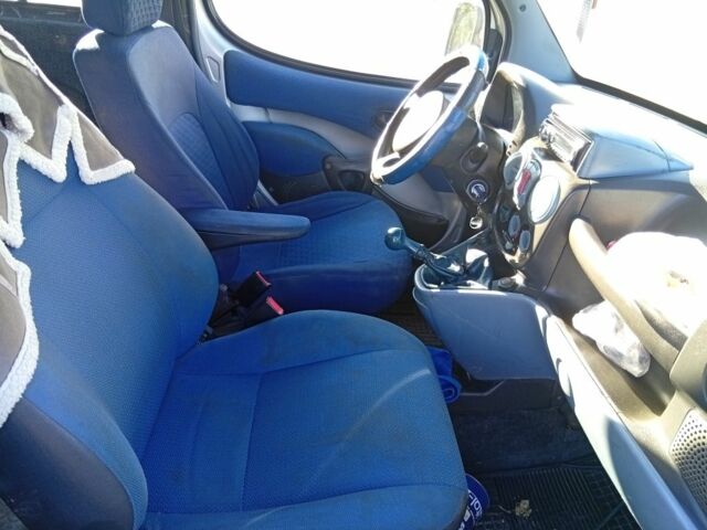 Серый Фиат Добло, объемом двигателя 1.9 л и пробегом 300 тыс. км за 3000 $, фото 5 на Automoto.ua