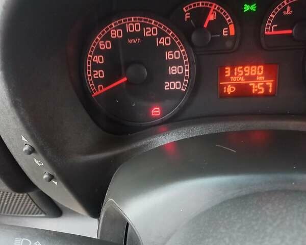 Серый Фиат Добло, объемом двигателя 1.9 л и пробегом 315 тыс. км за 5300 $, фото 4 на Automoto.ua