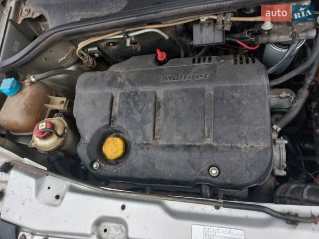 Серый Фиат Добло, объемом двигателя 1.9 л и пробегом 315 тыс. км за 5300 $, фото 9 на Automoto.ua