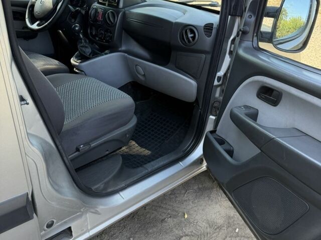 Сірий Фіат Добло, об'ємом двигуна 0 л та пробігом 250 тис. км за 2300 $, фото 6 на Automoto.ua