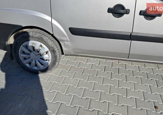 Сірий Фіат Добло, об'ємом двигуна 1.4 л та пробігом 186 тис. км за 3999 $, фото 4 на Automoto.ua