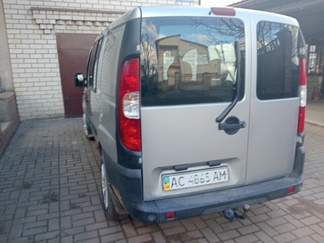 Серый Фиат Добло, объемом двигателя 1.9 л и пробегом 202 тыс. км за 5500 $, фото 2 на Automoto.ua