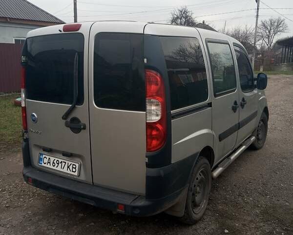 Серый Фиат Добло, объемом двигателя 1.4 л и пробегом 261 тыс. км за 4000 $, фото 6 на Automoto.ua