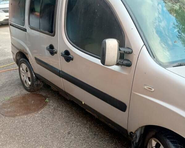 Серый Фиат Добло, объемом двигателя 1.39 л и пробегом 252 тыс. км за 3600 $, фото 9 на Automoto.ua