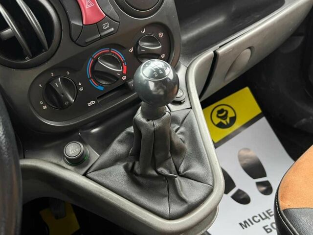 Серый Фиат Добло, объемом двигателя 1.9 л и пробегом 380 тыс. км за 5750 $, фото 11 на Automoto.ua