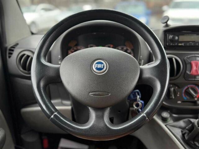 Серый Фиат Добло, объемом двигателя 1.9 л и пробегом 380 тыс. км за 5750 $, фото 7 на Automoto.ua