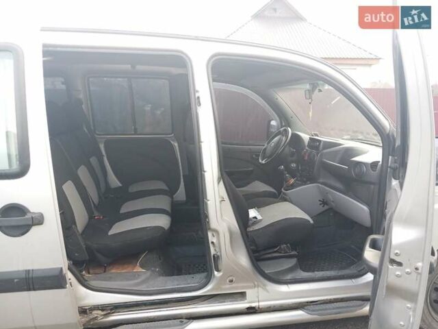 Серый Фиат Добло, объемом двигателя 1.4 л и пробегом 261 тыс. км за 4000 $, фото 4 на Automoto.ua