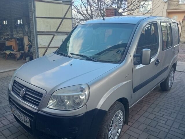 Серый Фиат Добло, объемом двигателя 1.9 л и пробегом 202 тыс. км за 5500 $, фото 4 на Automoto.ua