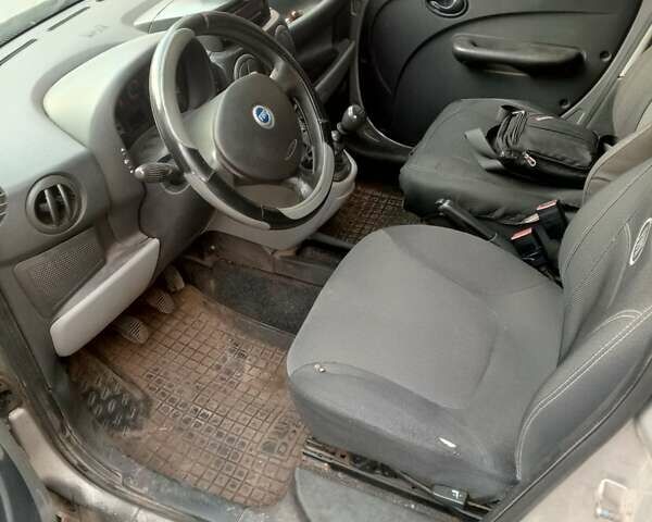 Серый Фиат Добло, объемом двигателя 1.39 л и пробегом 252 тыс. км за 3600 $, фото 2 на Automoto.ua