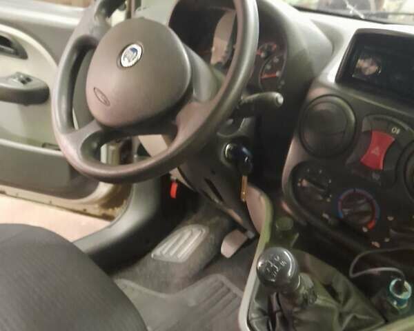 Сірий Фіат Добло, об'ємом двигуна 1.4 л та пробігом 240 тис. км за 4300 $, фото 23 на Automoto.ua
