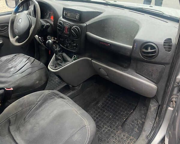 Серый Фиат Добло, объемом двигателя 1.3 л и пробегом 400 тыс. км за 2750 $, фото 13 на Automoto.ua