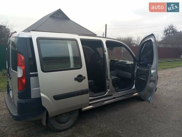 Серый Фиат Добло, объемом двигателя 1.4 л и пробегом 261 тыс. км за 4000 $, фото 7 на Automoto.ua