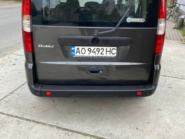 Серый Фиат Добло, объемом двигателя 1.2 л и пробегом 400 тыс. км за 3500 $, фото 7 на Automoto.ua