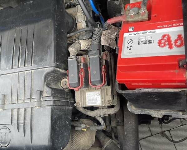 Сірий Фіат Добло, об'ємом двигуна 1.4 л та пробігом 213 тис. км за 4799 $, фото 49 на Automoto.ua