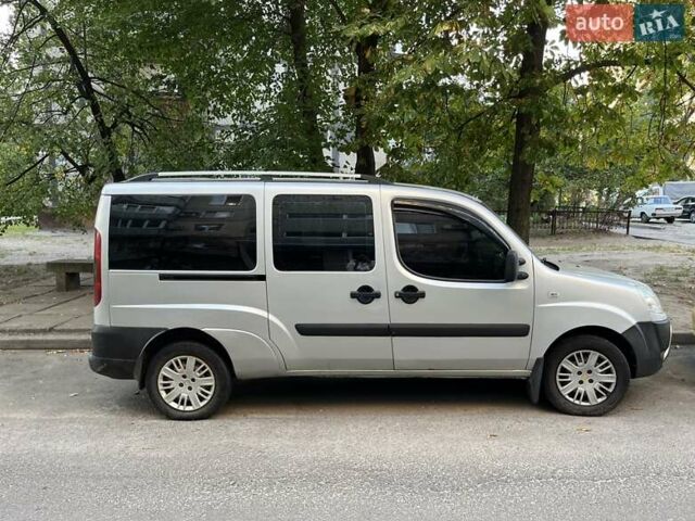 Серый Фиат Добло, объемом двигателя 1.9 л и пробегом 350 тыс. км за 6000 $, фото 2 на Automoto.ua