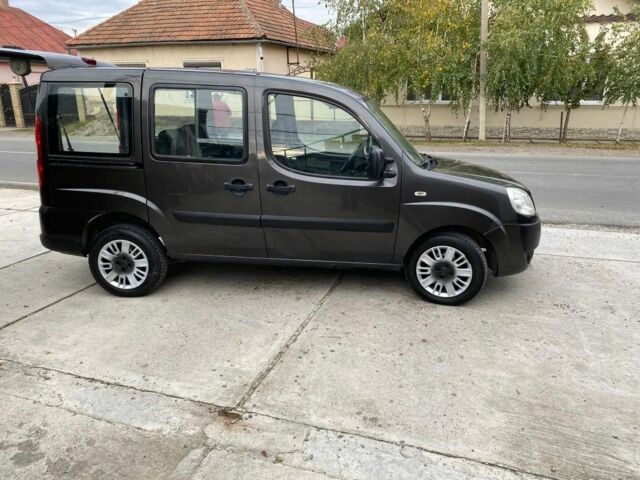 Серый Фиат Добло, объемом двигателя 1.2 л и пробегом 400 тыс. км за 3500 $, фото 4 на Automoto.ua