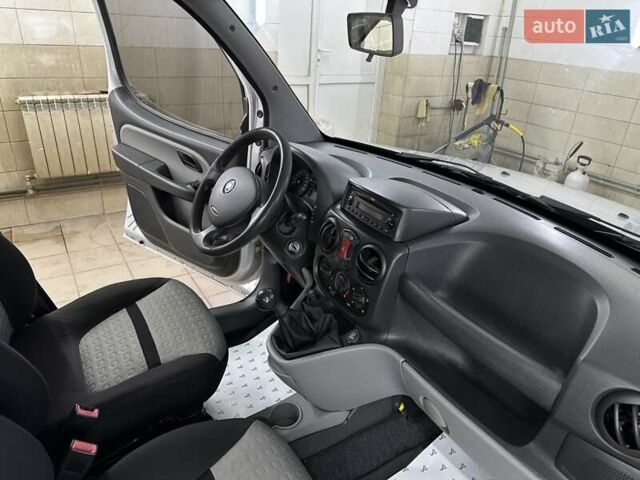 Серый Фиат Добло, объемом двигателя 1.9 л и пробегом 175 тыс. км за 6999 $, фото 15 на Automoto.ua