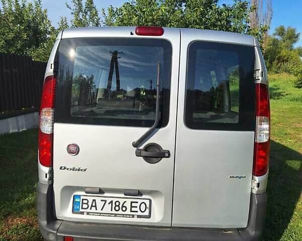 Серый Фиат Добло, объемом двигателя 1.9 л и пробегом 142 тыс. км за 11000 $, фото 6 на Automoto.ua