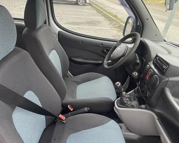 Сірий Фіат Добло, об'ємом двигуна 1.4 л та пробігом 213 тис. км за 4799 $, фото 33 на Automoto.ua