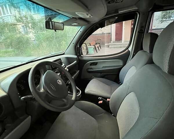 Серый Фиат Добло, объемом двигателя 1.9 л и пробегом 350 тыс. км за 6000 $, фото 7 на Automoto.ua