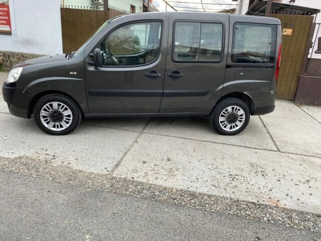 Серый Фиат Добло, объемом двигателя 1.2 л и пробегом 400 тыс. км за 3500 $, фото 3 на Automoto.ua