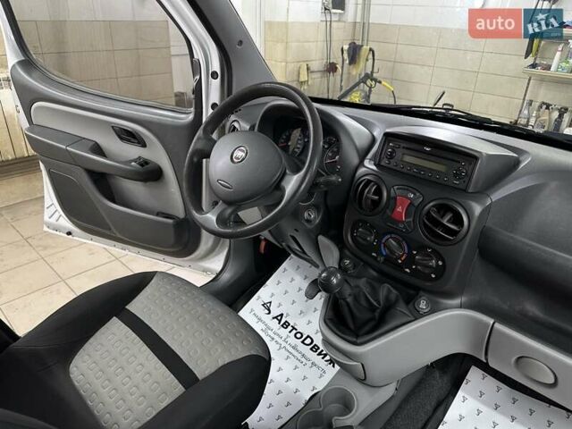 Серый Фиат Добло, объемом двигателя 1.9 л и пробегом 175 тыс. км за 6999 $, фото 19 на Automoto.ua