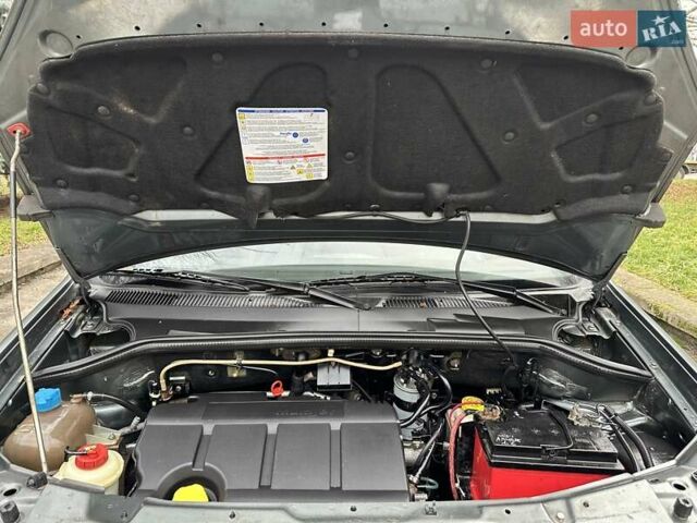 Сірий Фіат Добло, об'ємом двигуна 1.9 л та пробігом 181 тис. км за 5990 $, фото 18 на Automoto.ua