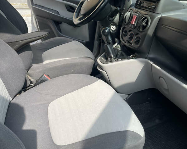 Сірий Фіат Добло, об'ємом двигуна 1.9 л та пробігом 370 тис. км за 4999 $, фото 21 на Automoto.ua