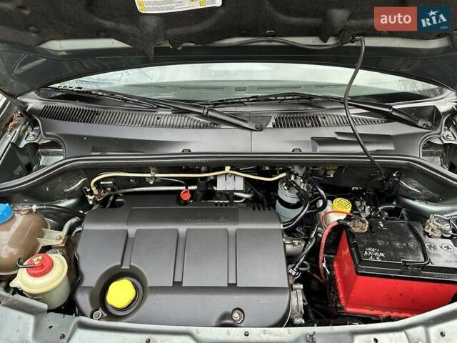 Сірий Фіат Добло, об'ємом двигуна 1.9 л та пробігом 181 тис. км за 5990 $, фото 24 на Automoto.ua