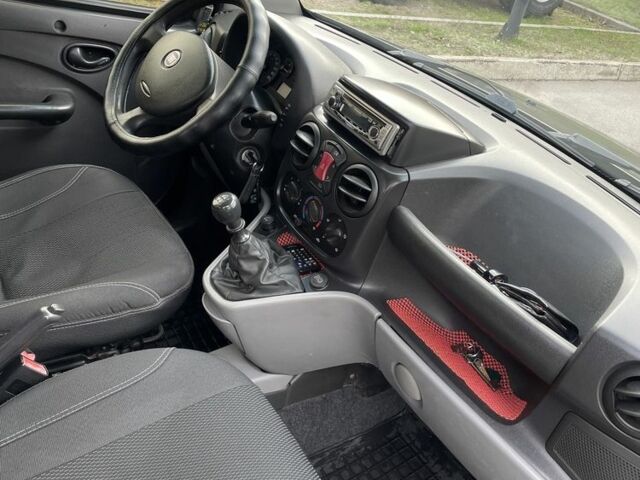 Сірий Фіат Добло, об'ємом двигуна 1.4 л та пробігом 280 тис. км за 5800 $, фото 8 на Automoto.ua