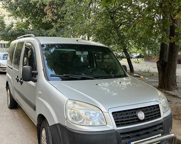 Серый Фиат Добло, объемом двигателя 1.9 л и пробегом 350 тыс. км за 6000 $, фото 6 на Automoto.ua
