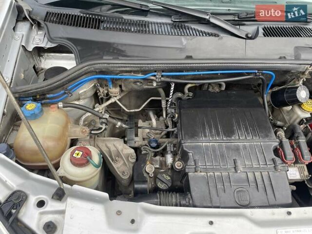 Сірий Фіат Добло, об'ємом двигуна 1.4 л та пробігом 213 тис. км за 4799 $, фото 43 на Automoto.ua