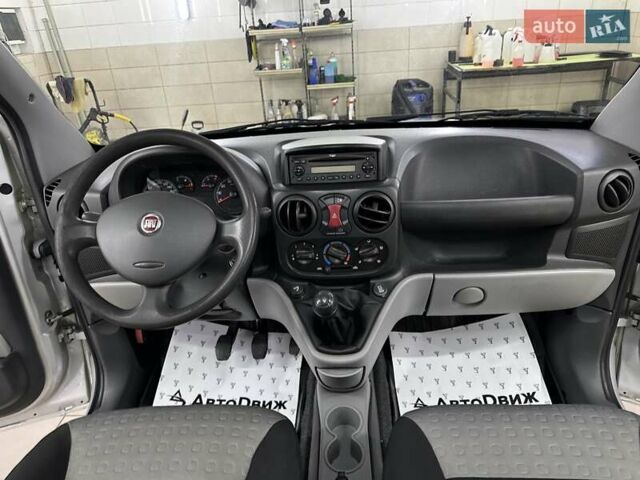Серый Фиат Добло, объемом двигателя 1.9 л и пробегом 175 тыс. км за 6999 $, фото 27 на Automoto.ua