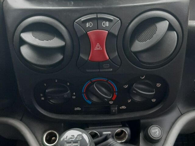 Серый Фиат Добло, объемом двигателя 1.4 л и пробегом 250 тыс. км за 3000 $, фото 7 на Automoto.ua