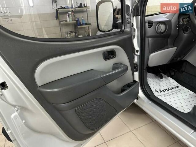 Серый Фиат Добло, объемом двигателя 1.9 л и пробегом 175 тыс. км за 6999 $, фото 25 на Automoto.ua