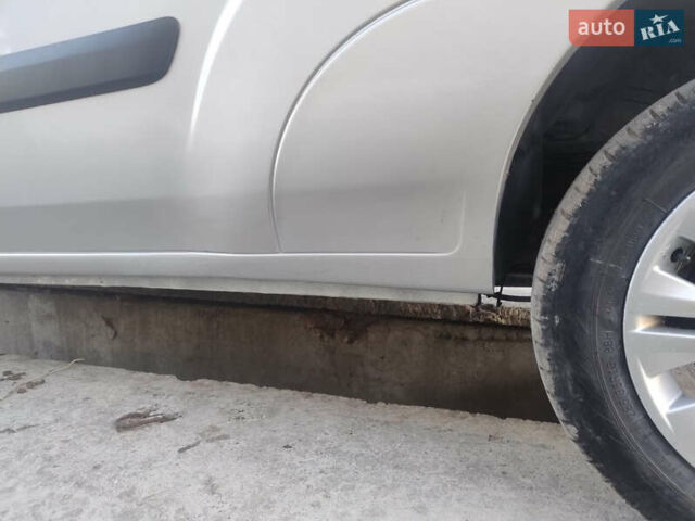 Серый Фиат Добло, объемом двигателя 1.9 л и пробегом 399 тыс. км за 6500 $, фото 4 на Automoto.ua