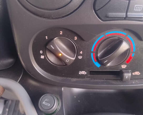 Серый Фиат Добло, объемом двигателя 1.9 л и пробегом 399 тыс. км за 6500 $, фото 24 на Automoto.ua