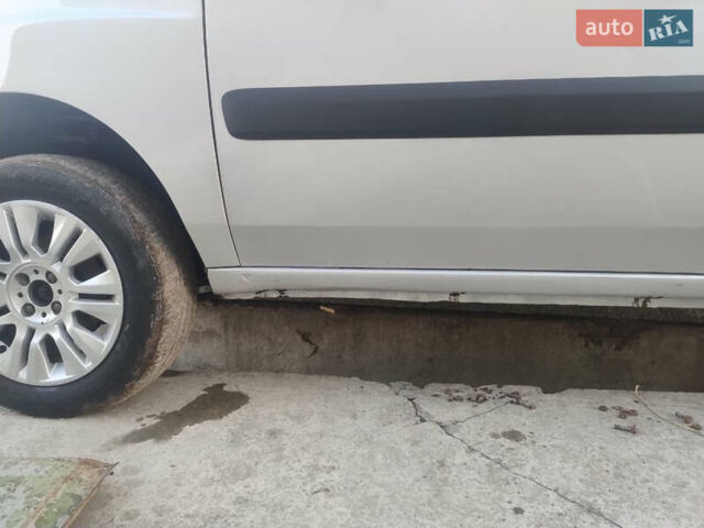 Серый Фиат Добло, объемом двигателя 1.9 л и пробегом 399 тыс. км за 6500 $, фото 5 на Automoto.ua