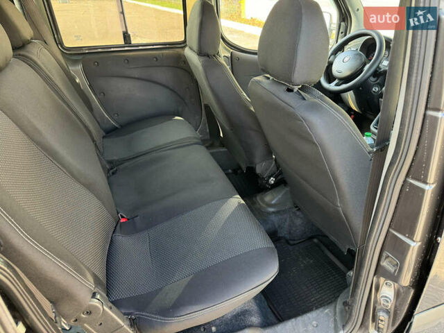 Серый Фиат Добло, объемом двигателя 1.3 л и пробегом 370 тыс. км за 6500 $, фото 16 на Automoto.ua