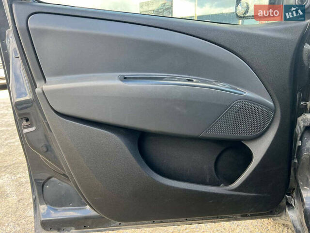 Сірий Фіат Добло, об'ємом двигуна 1.4 л та пробігом 223 тис. км за 7290 $, фото 13 на Automoto.ua