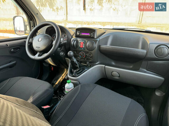 Серый Фиат Добло, объемом двигателя 1.3 л и пробегом 370 тыс. км за 6500 $, фото 11 на Automoto.ua