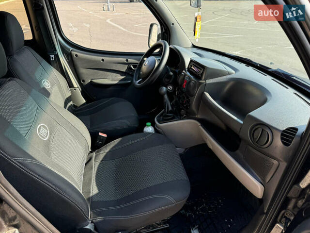 Серый Фиат Добло, объемом двигателя 1.3 л и пробегом 370 тыс. км за 6500 $, фото 15 на Automoto.ua