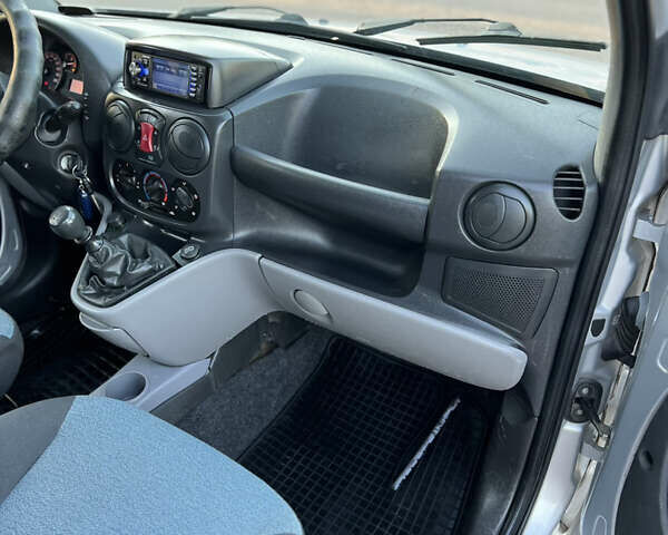 Сірий Фіат Добло, об'ємом двигуна 1.4 л та пробігом 257 тис. км за 4499 $, фото 21 на Automoto.ua