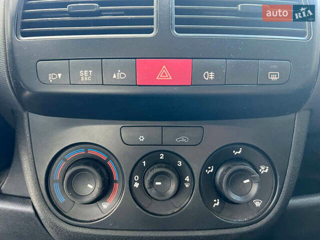 Сірий Фіат Добло, об'ємом двигуна 1.4 л та пробігом 223 тис. км за 7290 $, фото 23 на Automoto.ua