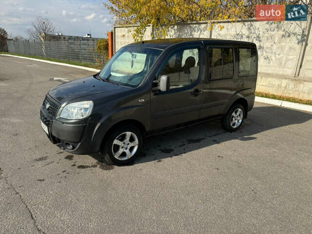 Серый Фиат Добло, объемом двигателя 1.3 л и пробегом 370 тыс. км за 6500 $, фото 1 на Automoto.ua