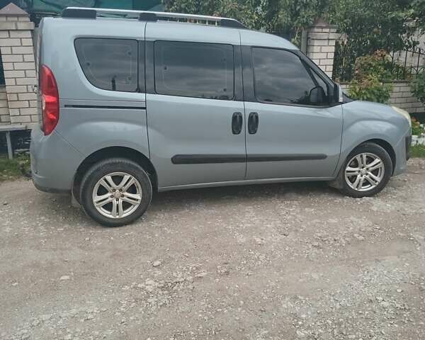 Серый Фиат Добло, объемом двигателя 1.6 л и пробегом 250 тыс. км за 9000 $, фото 5 на Automoto.ua