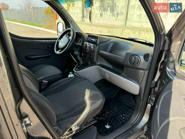 Серый Фиат Добло, объемом двигателя 1.3 л и пробегом 370 тыс. км за 6500 $, фото 12 на Automoto.ua