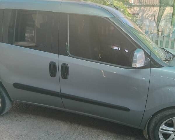 Серый Фиат Добло, объемом двигателя 1.6 л и пробегом 250 тыс. км за 9000 $, фото 8 на Automoto.ua